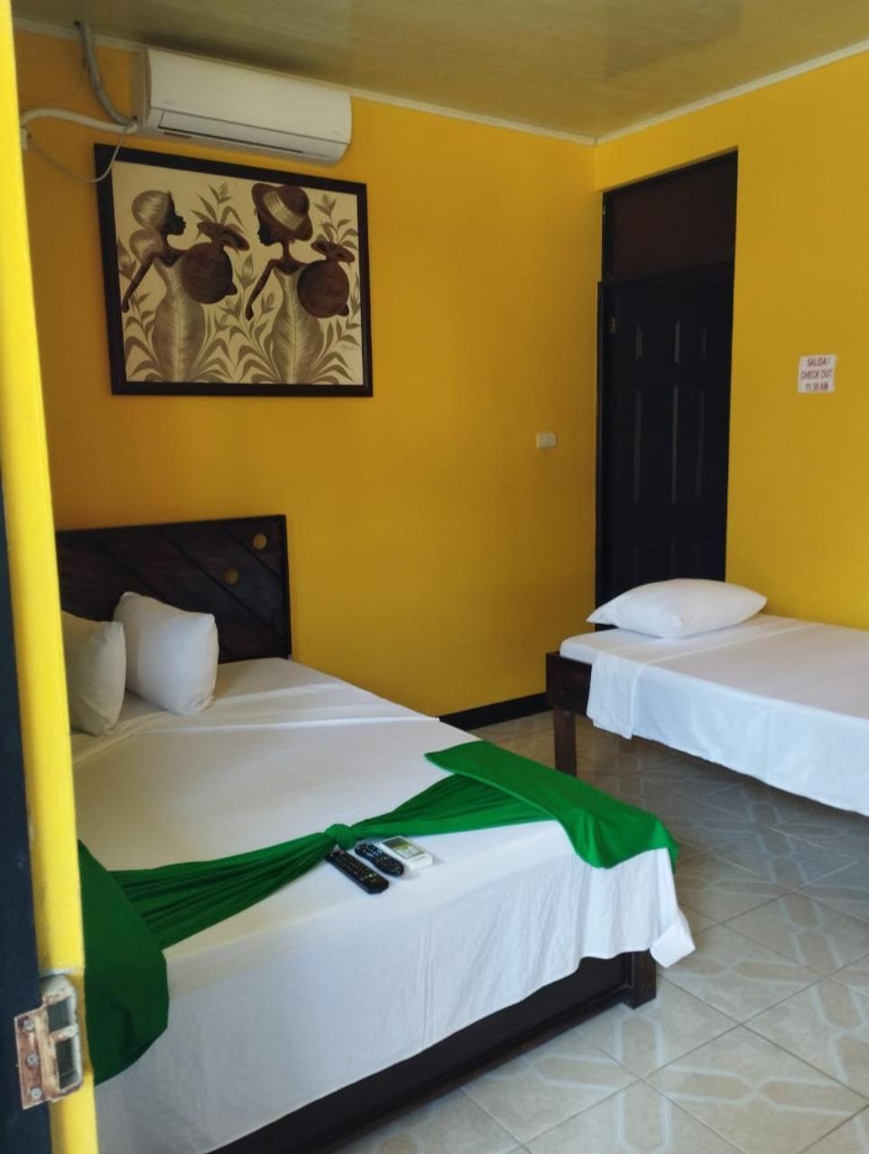 Cabinas Hukats Secret Jungle Puerto Viejo de Talamanca ภายนอก รูปภาพ